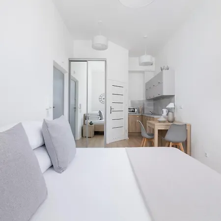 Studio apartment with balcony - Starowiślna 41